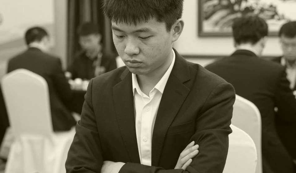 FIDE अध्यक्ष का नाम गलत, बॉडी में FRITZ 20 का विज्ञापन: एक हेडलाइन की फ़ॉरेंसिक जाँच